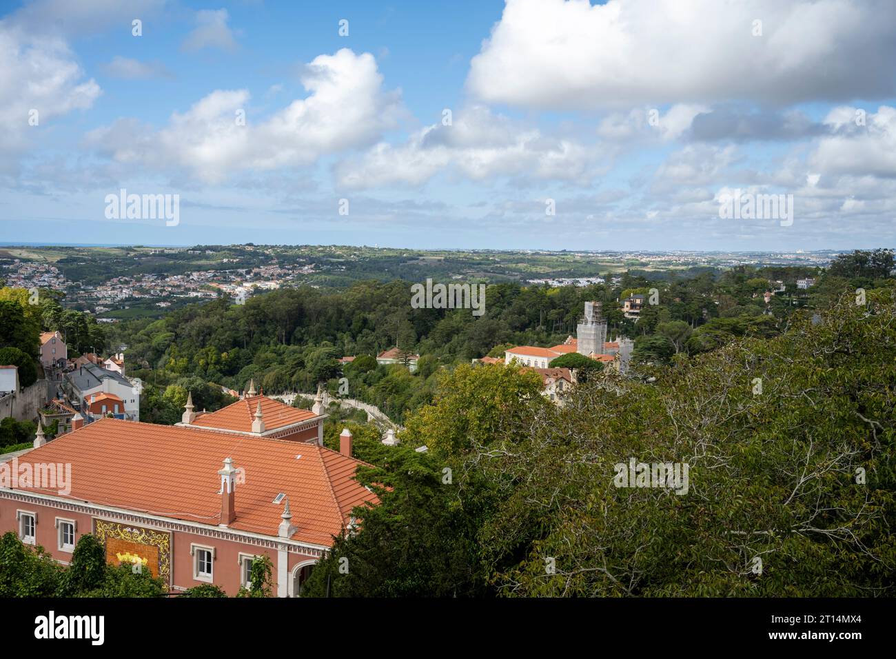 Palazzo Nazionale a Sintra, Portogallo. Sintra è una città e un comune nella regione della grande Lisbona del Portogallo, Una delle principali destinazioni turistiche per cui è famosa Foto Stock