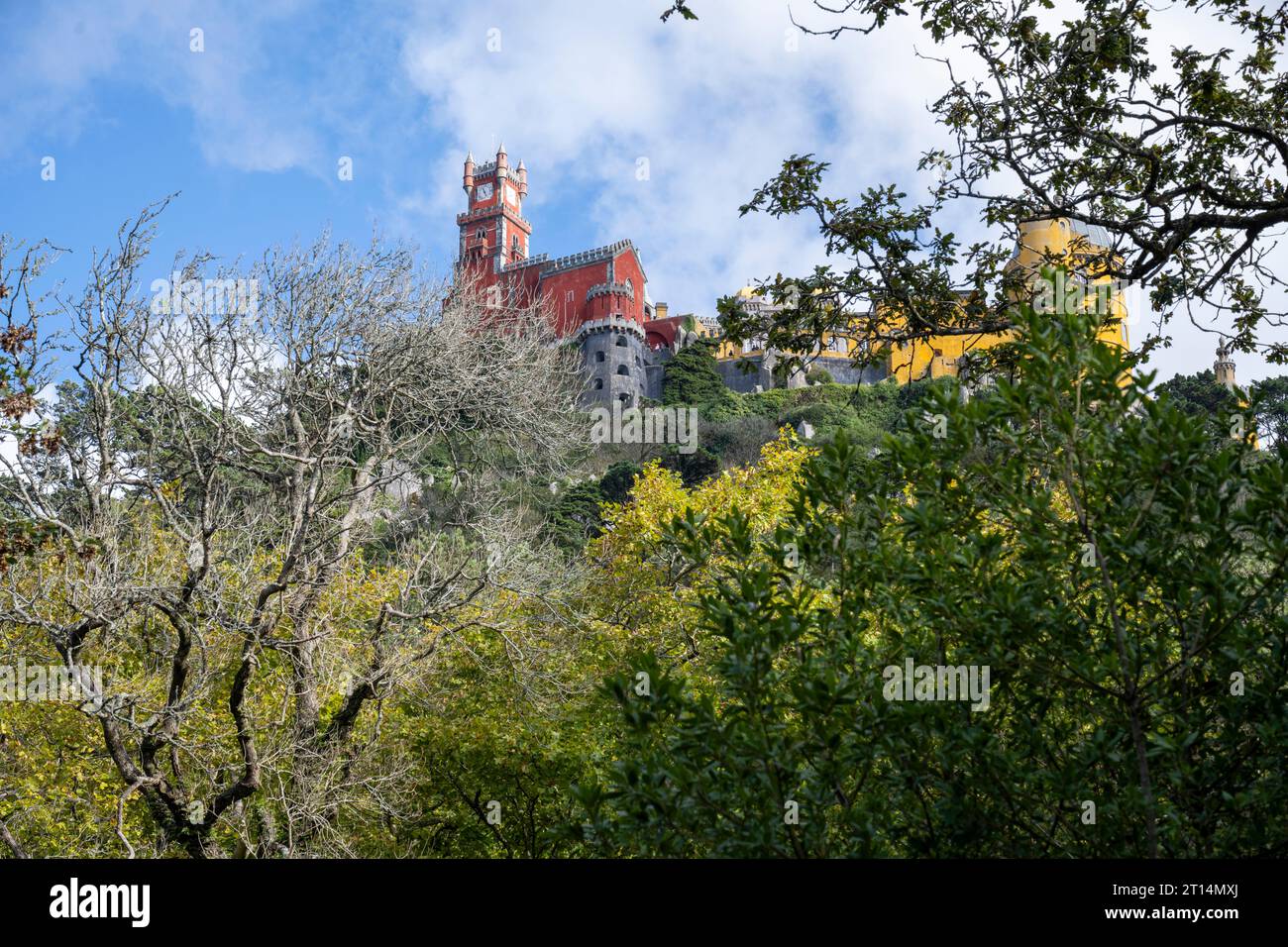 Palácio da pena di Sintra, sito patrimonio dell'umanità dell'UNESCO, Sintra è una città e un comune nella regione della grande Lisbona del Portogallo, Un importante tour Foto Stock