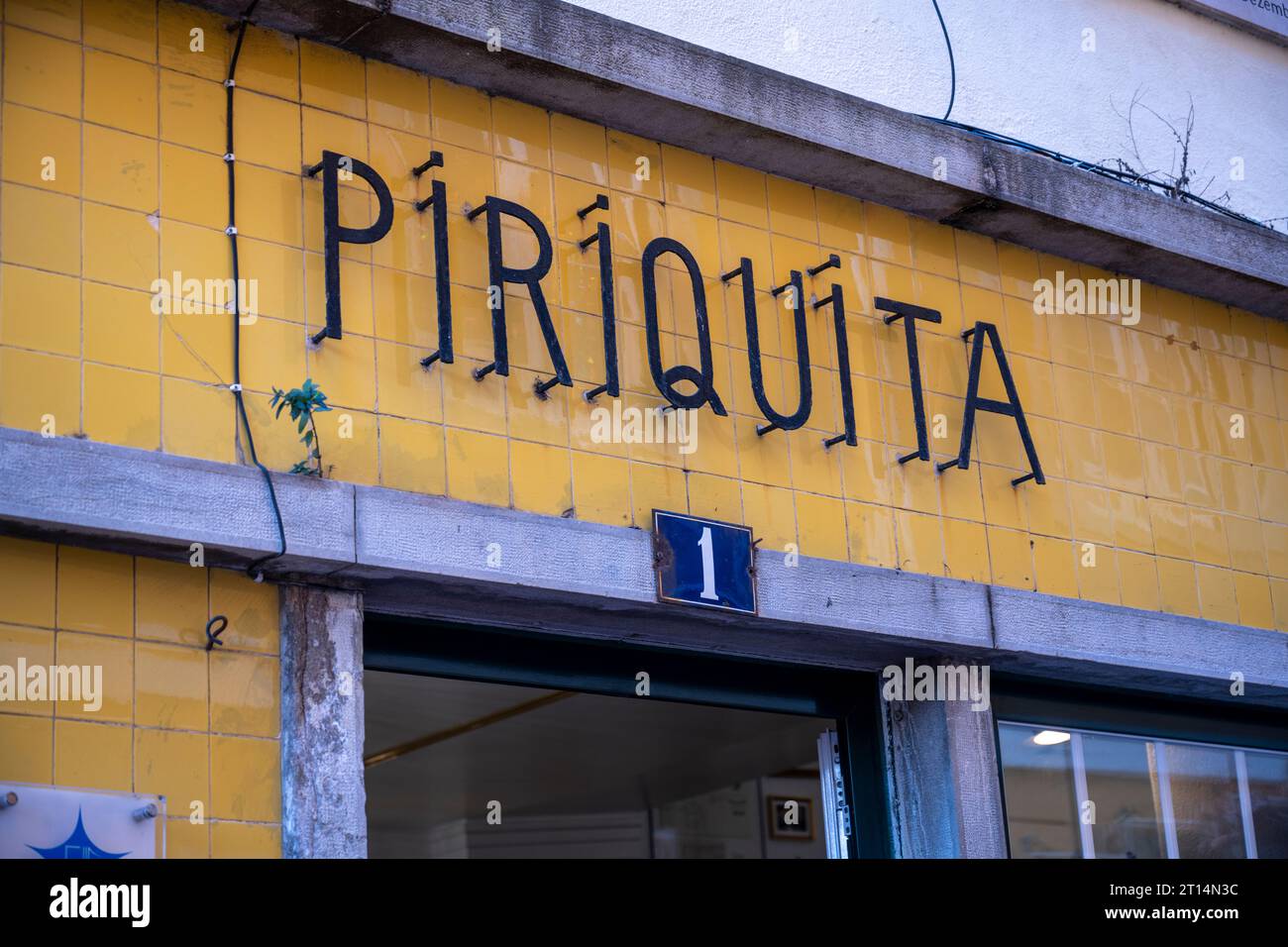 Esterno della famosa pasticceria e caffetteria Piriquita situata a Sintra, Portogallo. Sintra è una città e un comune della grande Lisbona, nella regione di P Foto Stock