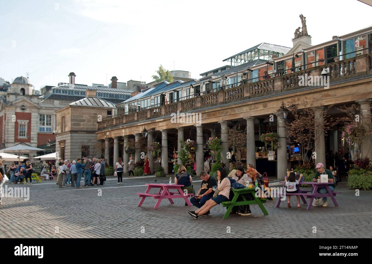 Courtyard and Entrance, Covent Garden Market, Covent Garden, Westminster, Londra, REGNO UNITO Foto Stock