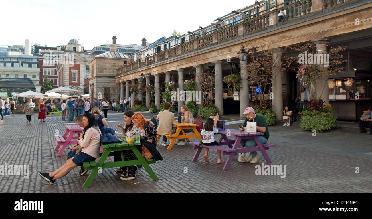 Courtyard and Entrance, Covent Garden Market, Covent Garden, Westminster, Londra, REGNO UNITO Foto Stock