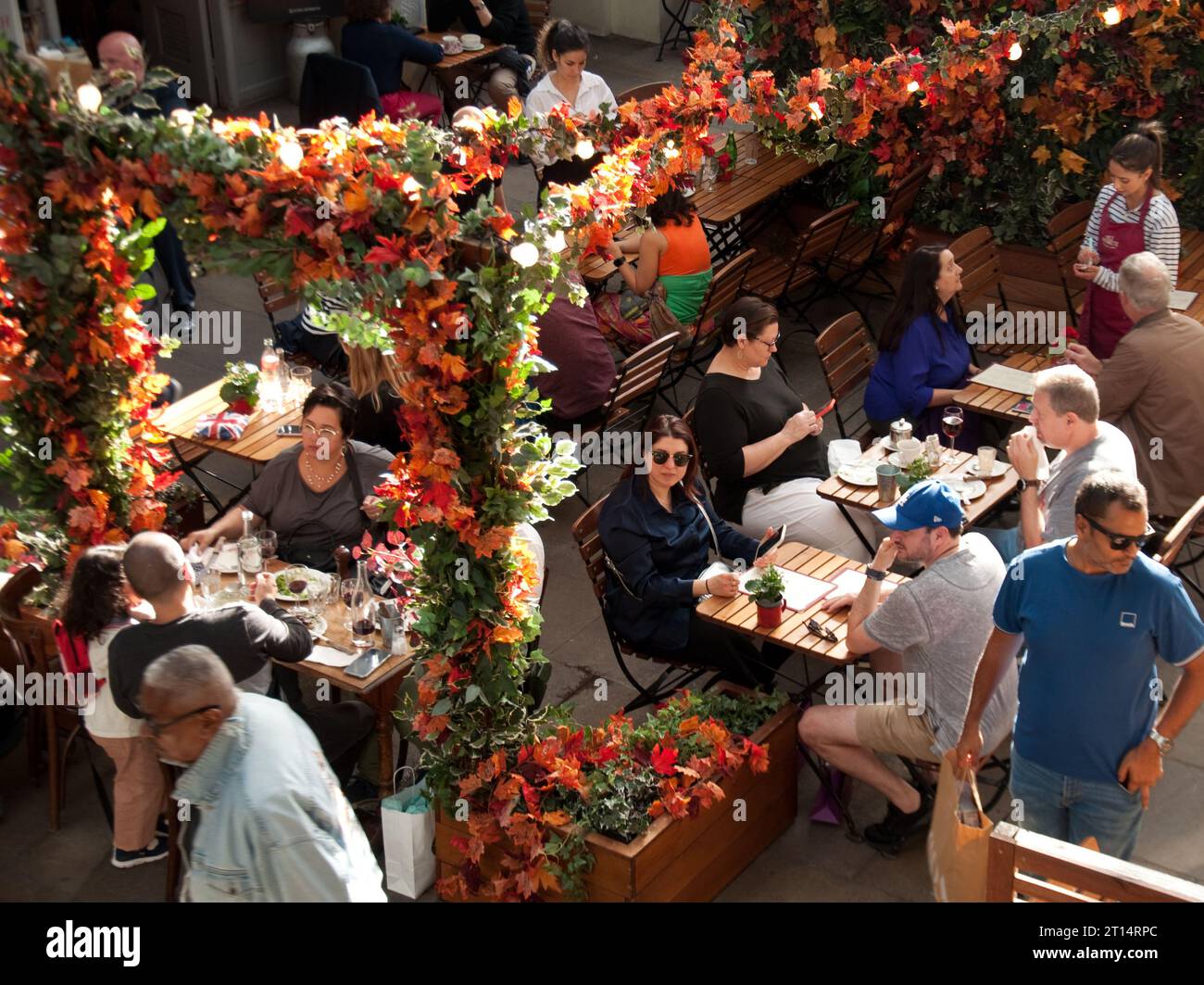 Courtyard Restaurant, Covent Garden Market, Covent Garden, Westminster, Londra, REGNO UNITO Foto Stock