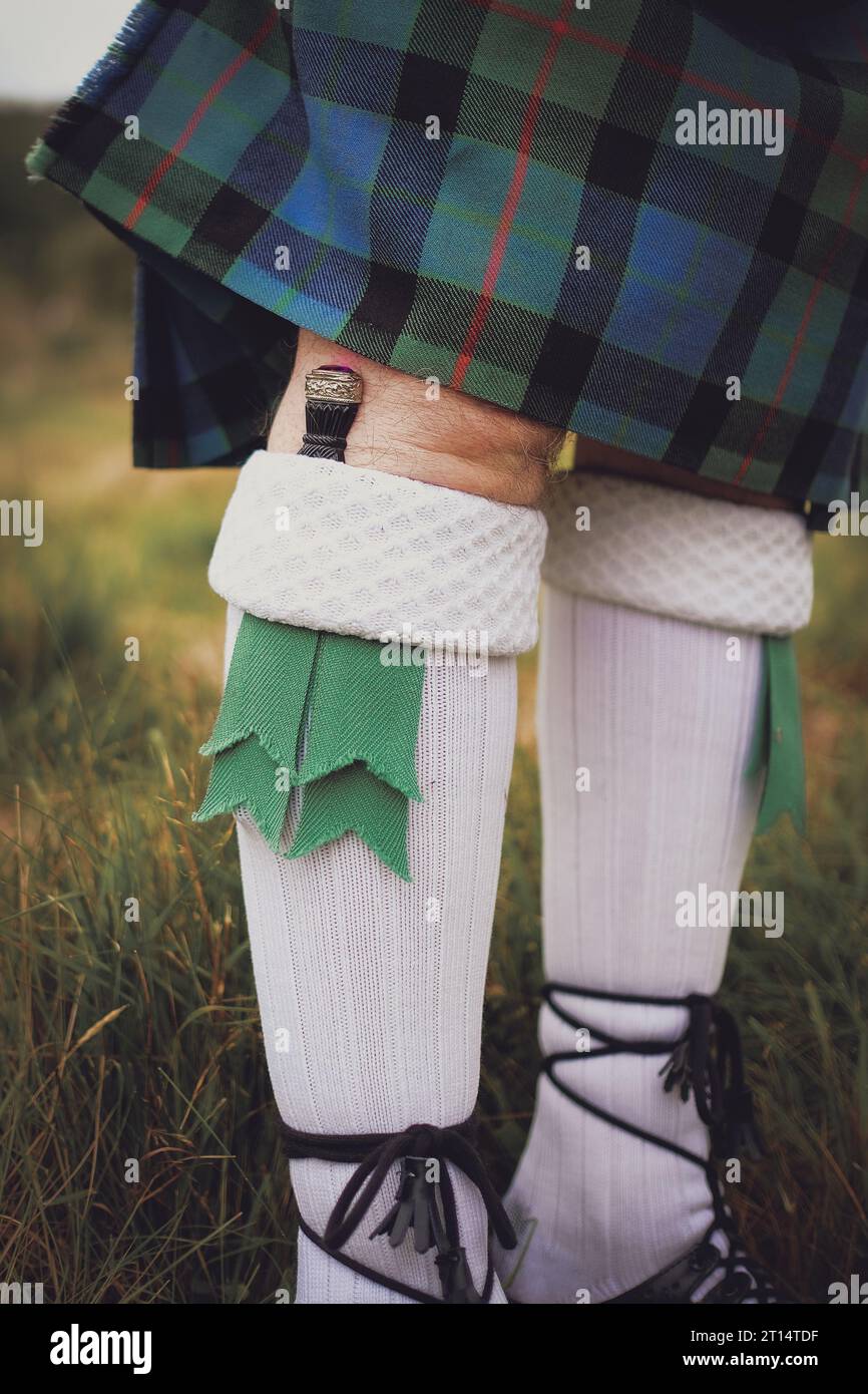 Uomo che indossa una dubh sgiana - parte di un tradizionale outfit delle Highland durante il matrimonio Foto Stock