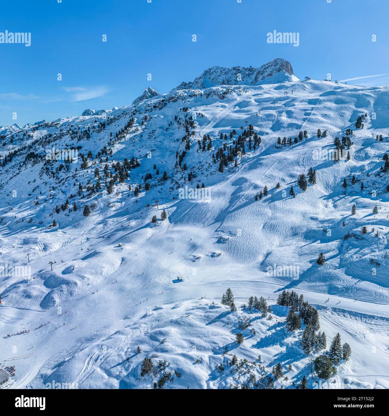 La fantastica stazione sciistica di alta montagna di Warth-Schroecken, sull'Arlberg, in Austria, dall'alto Foto Stock