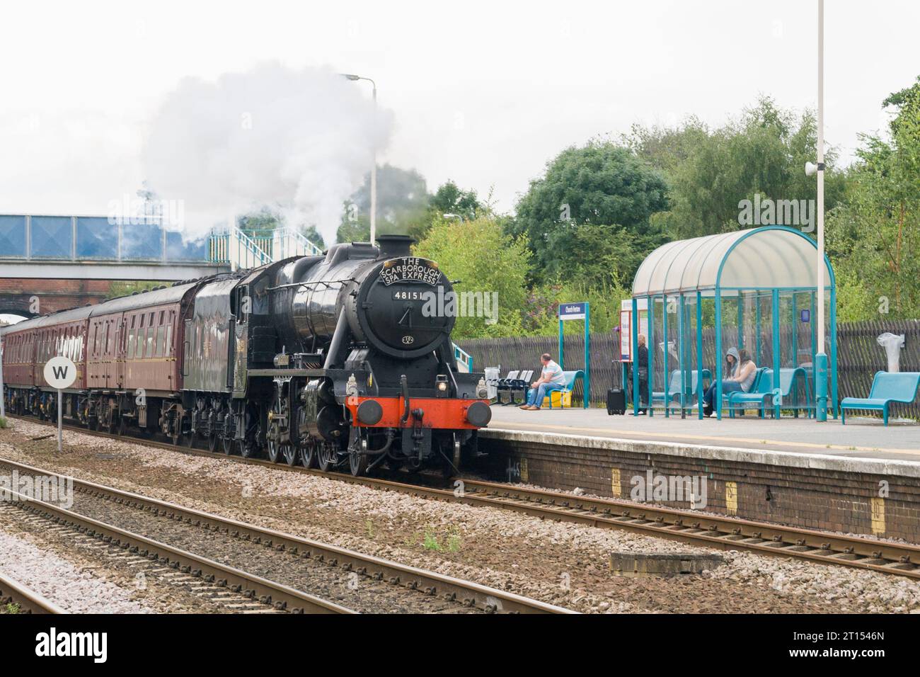8 f 48151 a Church Fenton con lo Scarborough Spa Express Foto Stock