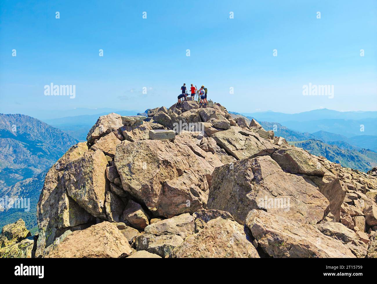 Corsica (Francia) - la Corsica è una grande isola marina francese nel Mar Mediterraneo, con montagne alte. Qui la vetta del Monte Cinto dell'isola, 2706 metri Foto Stock