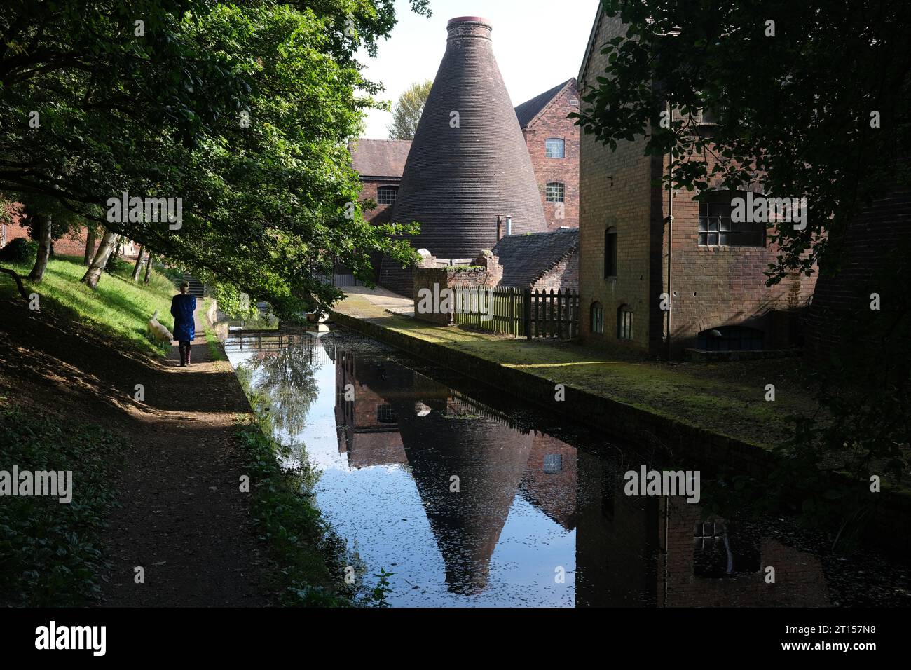 Il canale Shropshire a Coalport con il forno di Coalport Foto Stock