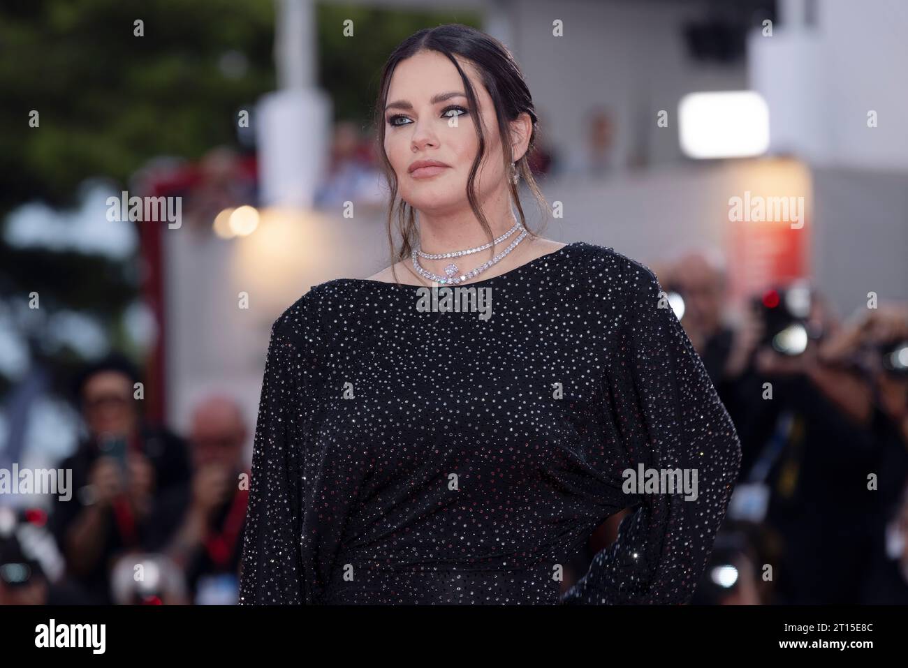VENEZIA, ITALIA - 3 SETTEMBRE: Adriana Lima partecipa al Red carpet per il film "The Killer" al 80° Festival Internazionale del Cinema di Venezia a settembre Foto Stock