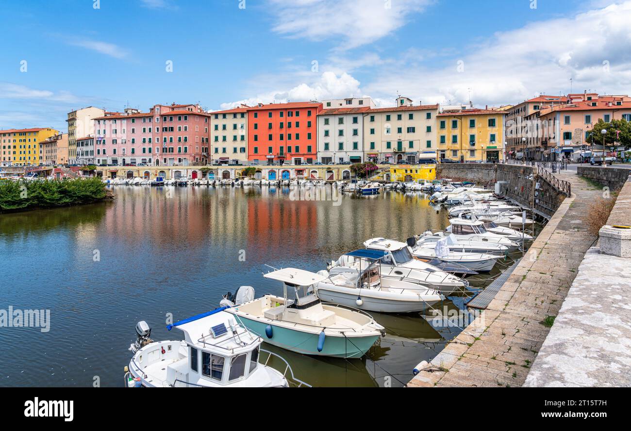 Vista panoramica nella splendida città di Livorno nei pressi della Fortezza nuova, in una mattinata d'estate. Toscana, Italia. Foto Stock