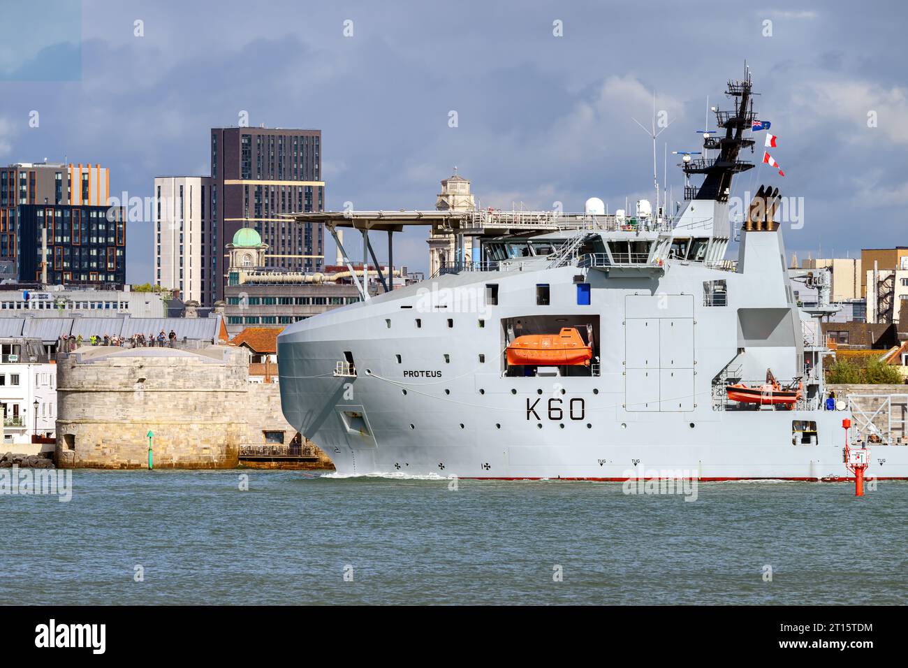 RFA Proteus (K60) è una nave di sorveglianza oceanica multiruolo che ha il compito di proteggere l'infrastruttura di tubazioni e cavi sottomarini del Regno Unito. Foto Stock