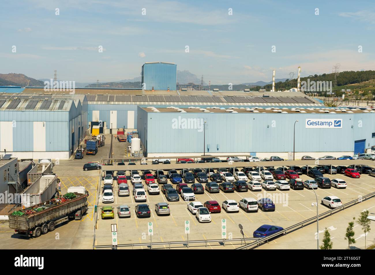 Barcellona, Spagna - 15 maggio 2023: Costruzione della società Gestamp in Spagna. Gestamp è un gruppo internazionale impegnato nella progettazione, sviluppo e produzione Foto Stock