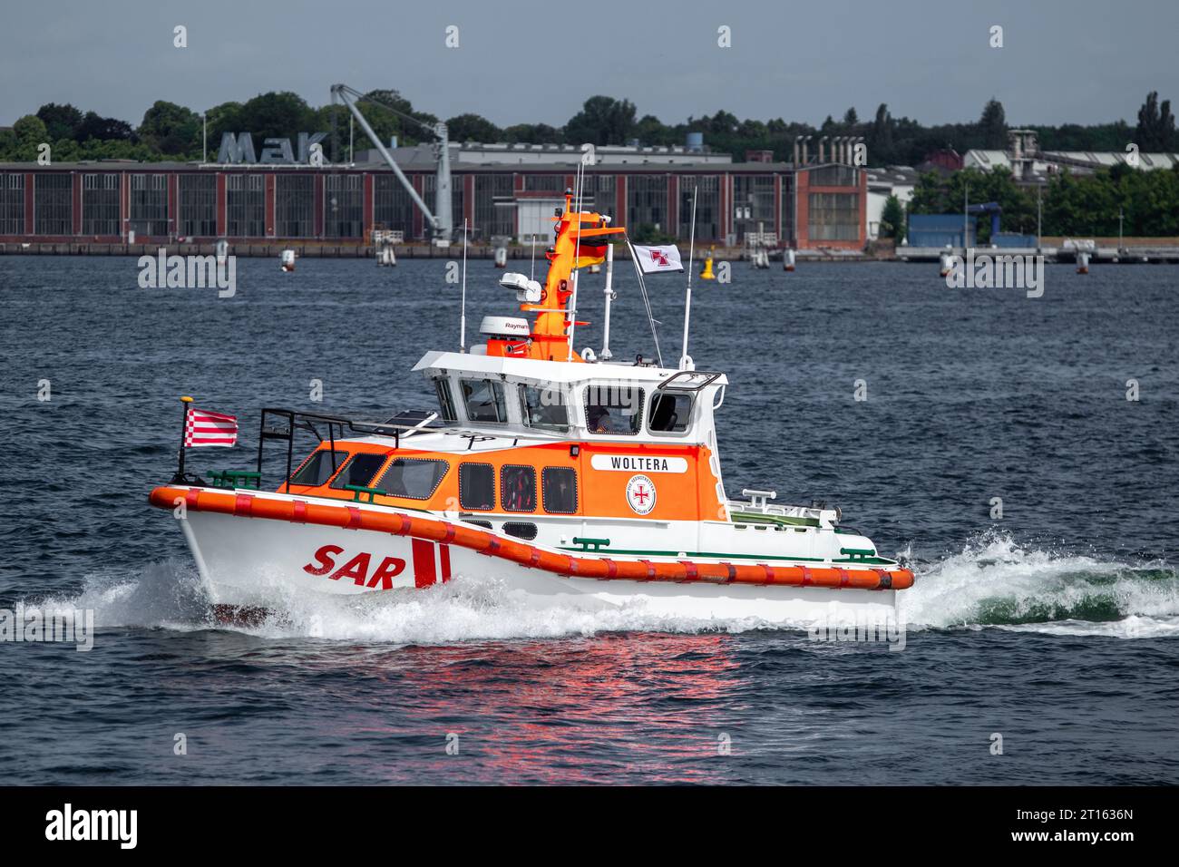 Imbarcazione SAR (Search and Rescue) "Woltera" della German Sea Rescue Society German Maritime Search and Rescue Service (German: Deutsche Gesellschaft zur Rettung Schiffbrüchiger - DGzRS, short: Die Seenotretter) nella baia di Kieler Förde durante la Kiel Week 2023 a Kiel, Schleswig-Holstein, Germania Foto Stock