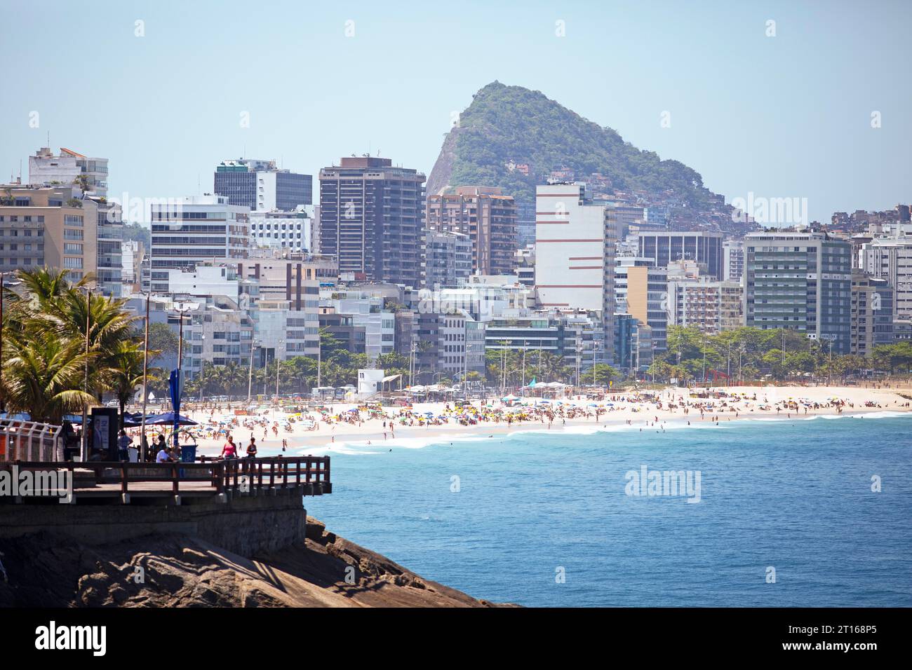 Distretto di Leblon e spiaggia di Praia do Leblon, Rio de Janeiro, Stato di Rio de Janeiro, Brasile Foto Stock