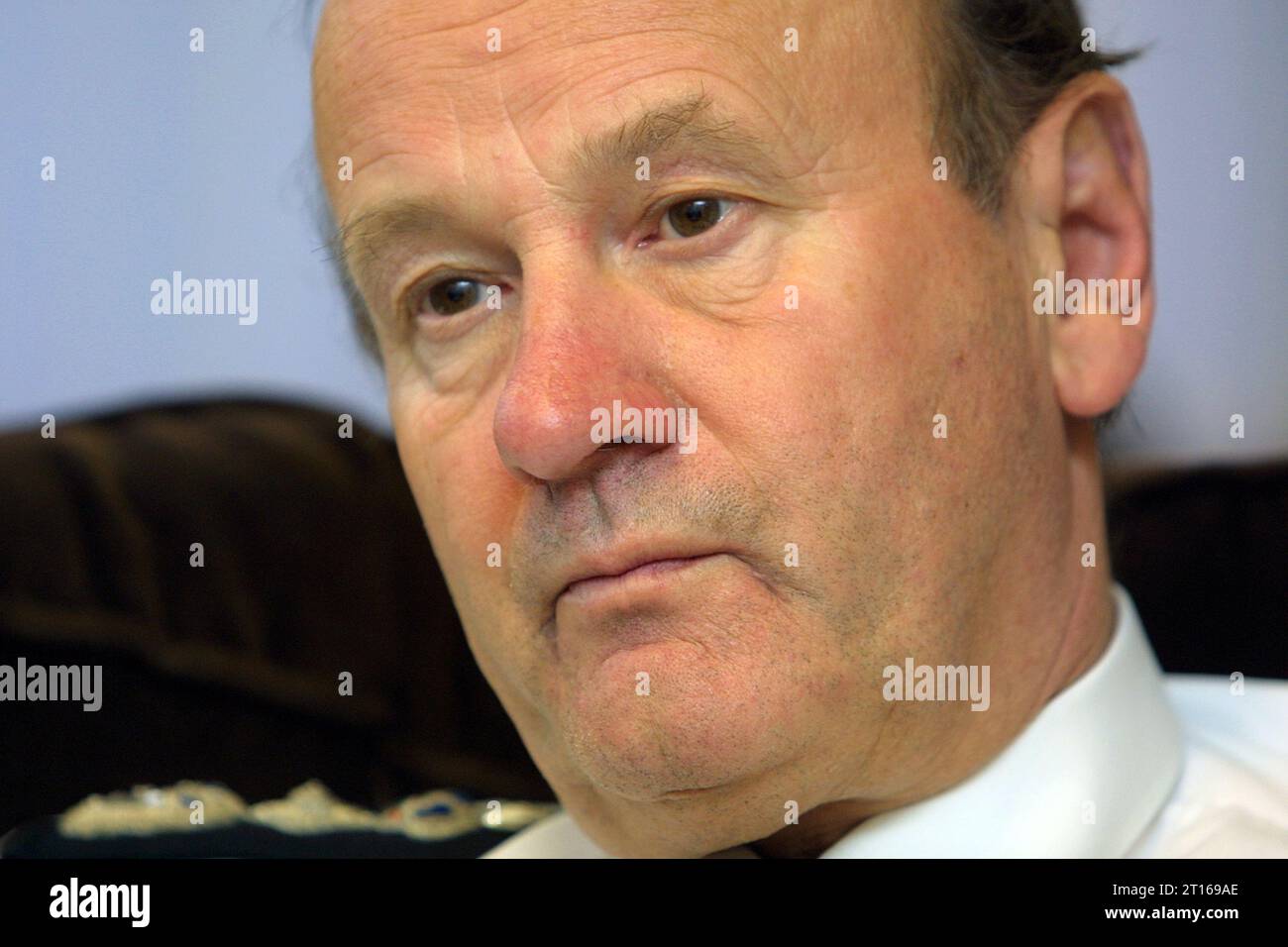 Sir John Stevens, ex Commissario della polizia metropolitana dal 2000 al 2005, nella foto ha rilasciato un'intervista nel 2002 a Scotland Yard Foto Stock