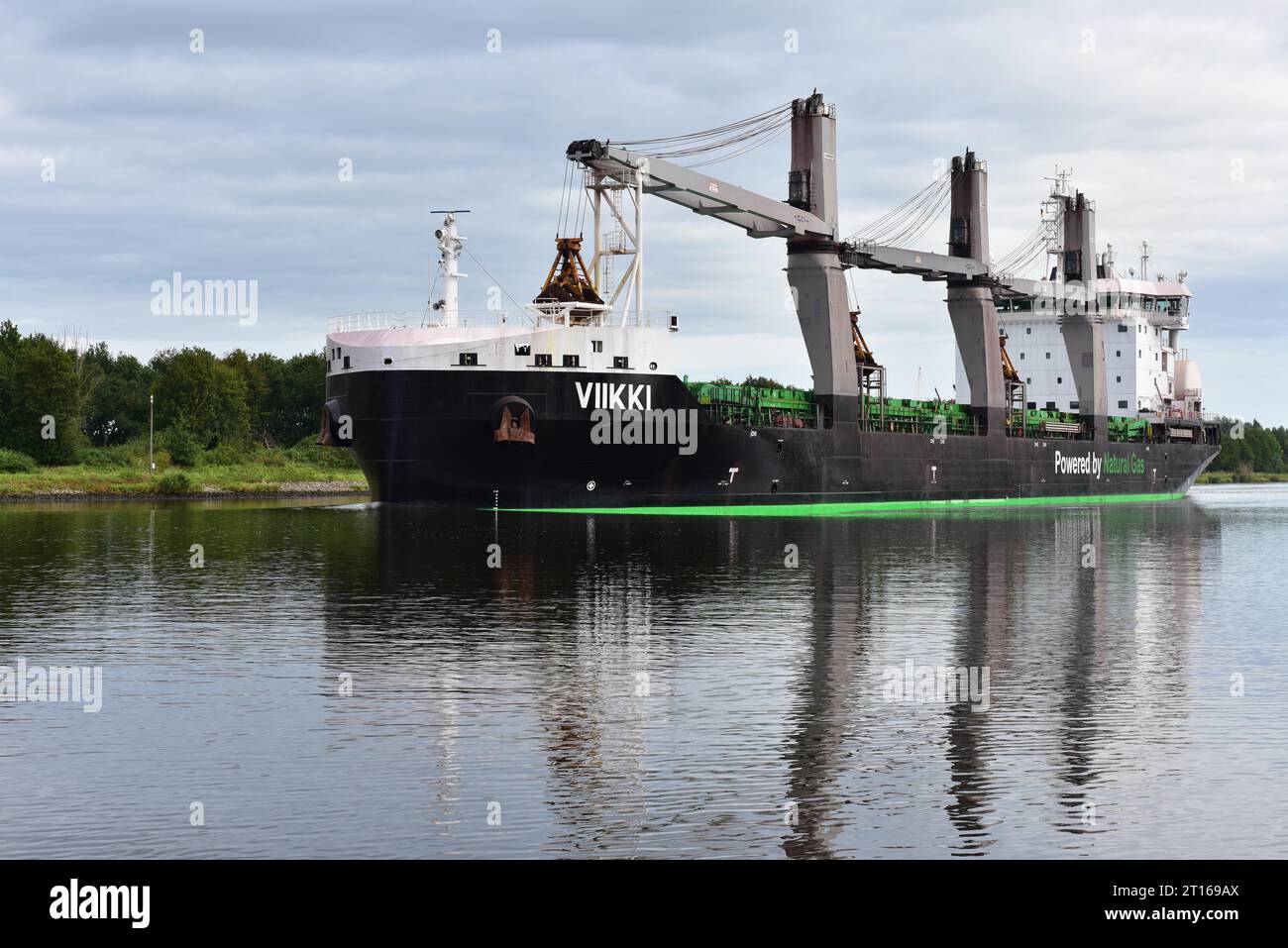 Portarinfuse, nave polivalente VIIKKI nel canale di Kiel, Schleswig-Holstein, Germania Foto Stock