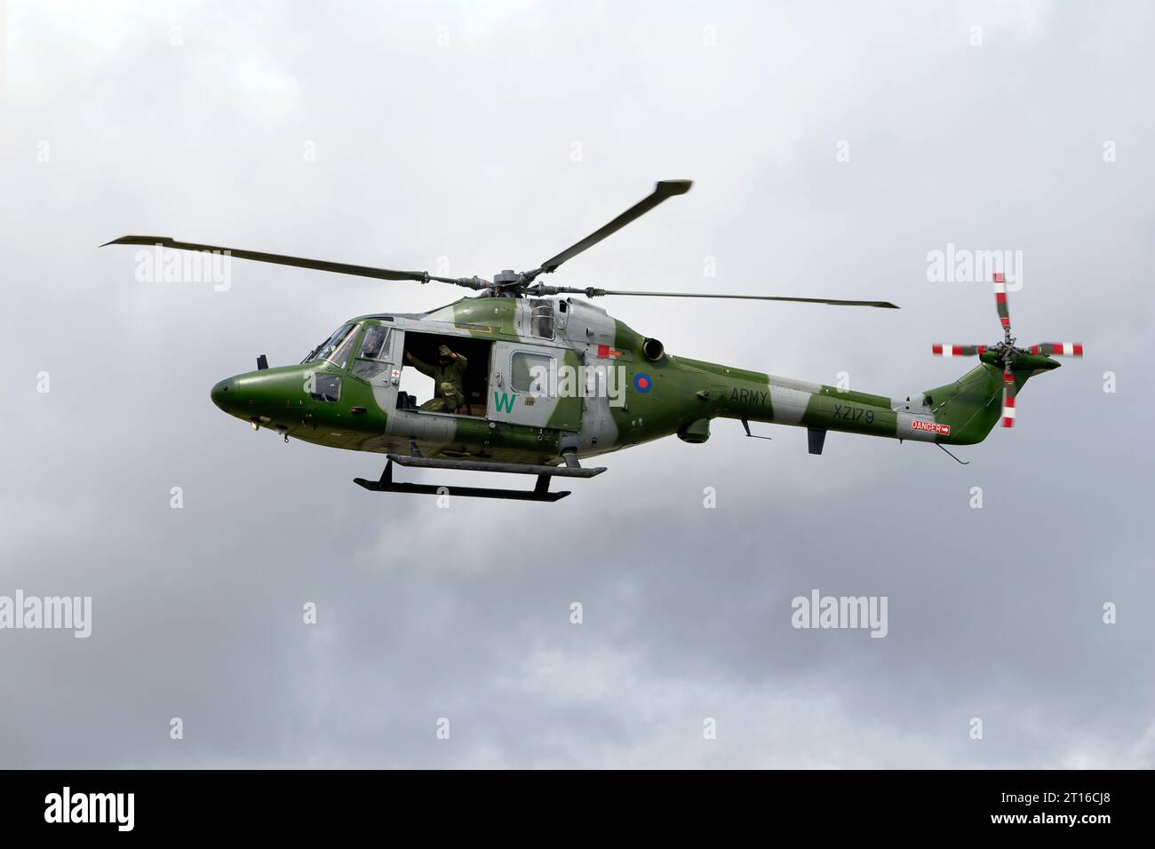 Un corpo aereo dell'esercito britannico fa atterrare l'elicottero Westland Lynx Foto Stock