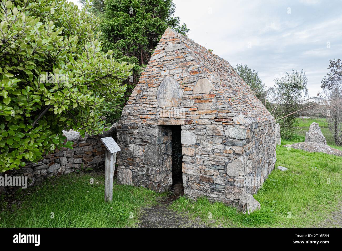 Oratoire en pierre typique du Connemara. Un tipico oratorio in pietra di Connemara. Foto Stock