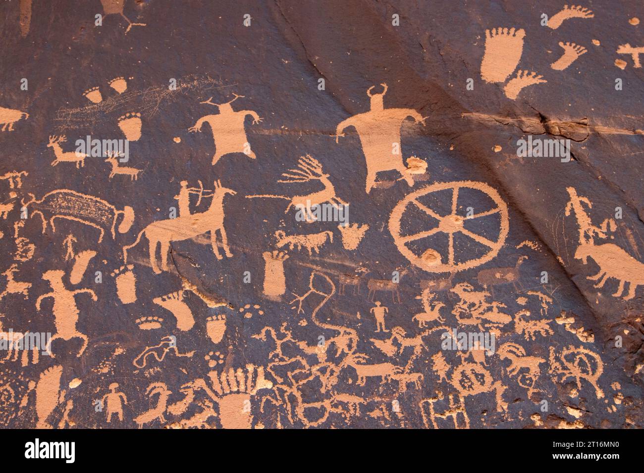 Incisioni rupestri al Newspaper Rock State Historic Monument, Utah Foto Stock