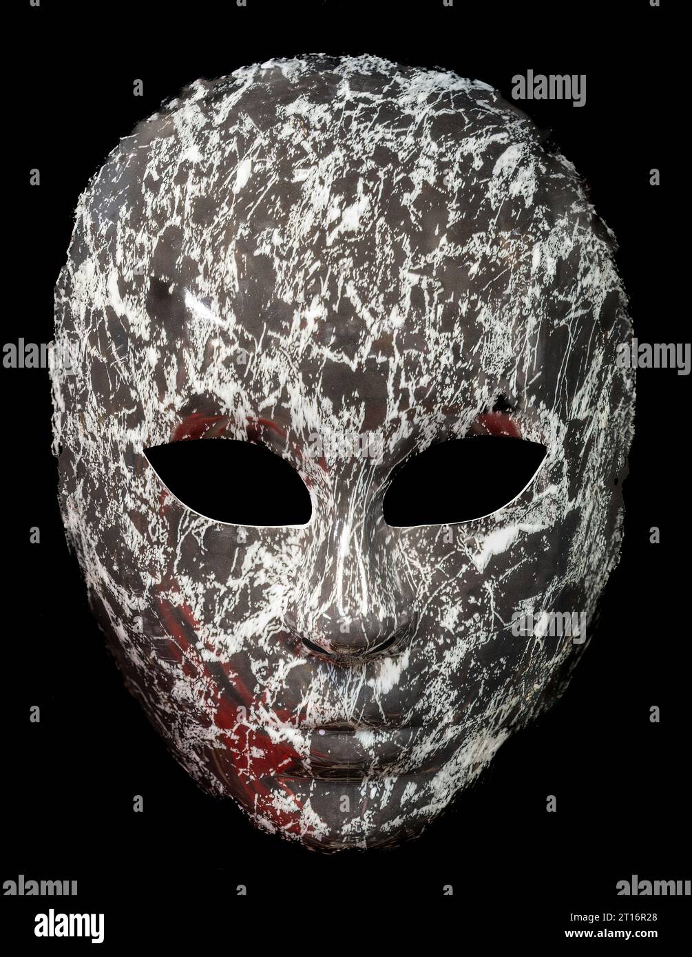 Maschera di marmo nero isolata contro sfondo nero Foto Stock