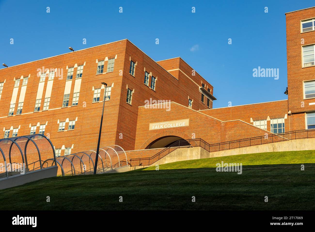 Syracuse, NY - 30 settembre 2023: Falk College nel campus della Syracuse University Foto Stock