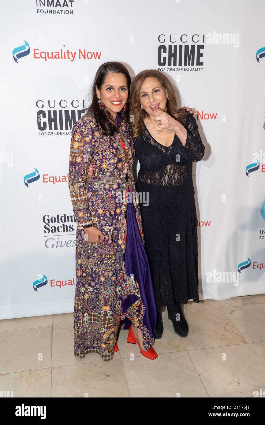 New York, Stati Uniti. 11 ottobre 2023. Mona Sinha e Kathy Najimy partecipano al Gala "Make Equality Reality" al Guastavino's di New York City. (Foto di Ron Adar/SOPA Images/Sipa USA) credito: SIPA USA/Alamy Live News Foto Stock