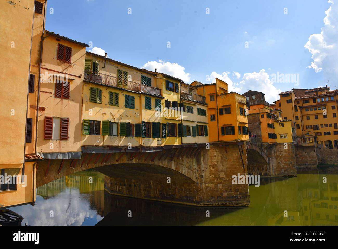 Firenze, Italia. 17 settembre 2023. Il Ponte Vecchio, uno dei principali siti di Firenze, Italia. Foto di alta qualità Foto Stock