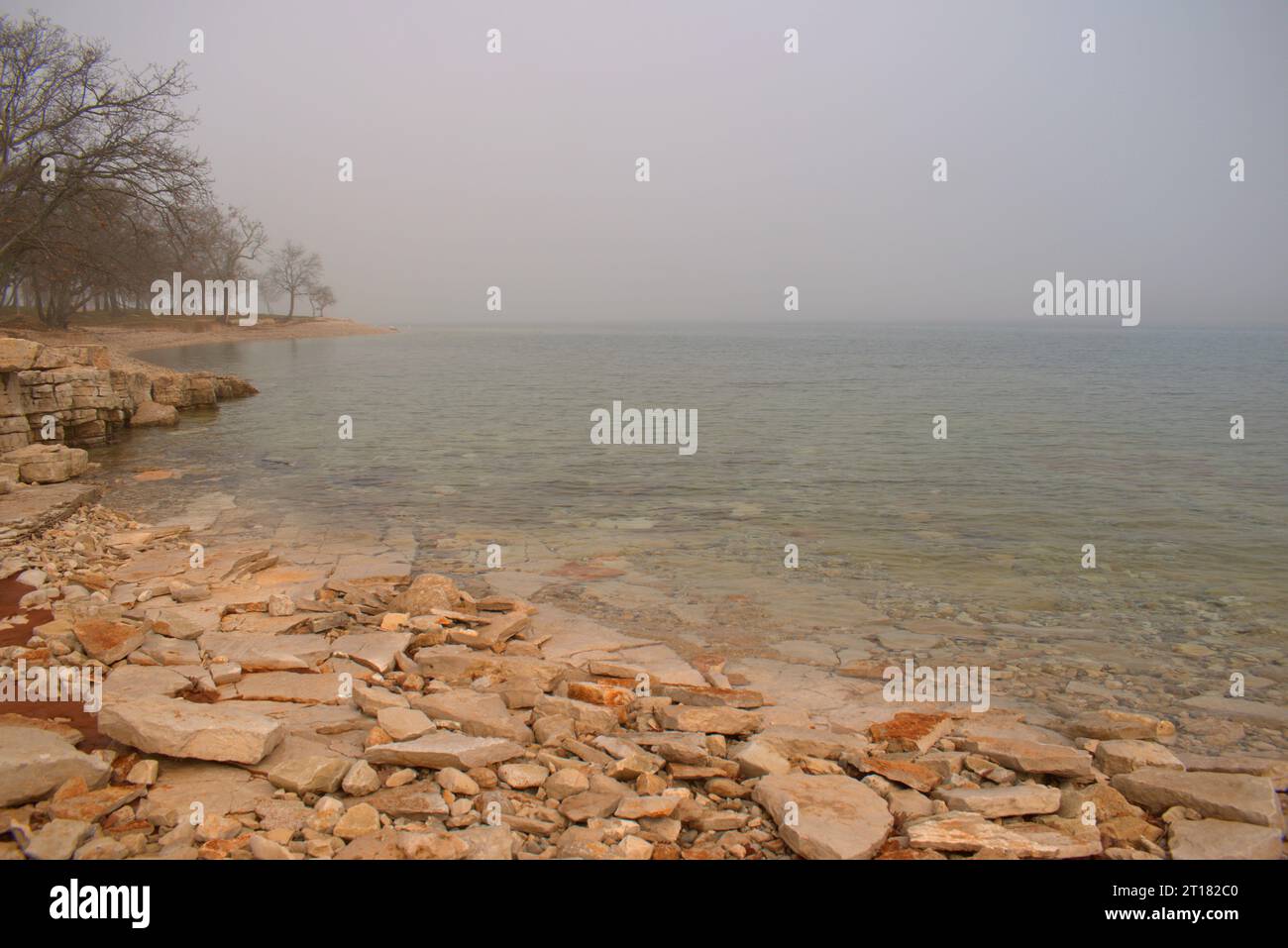mare nella nebbia Foto Stock