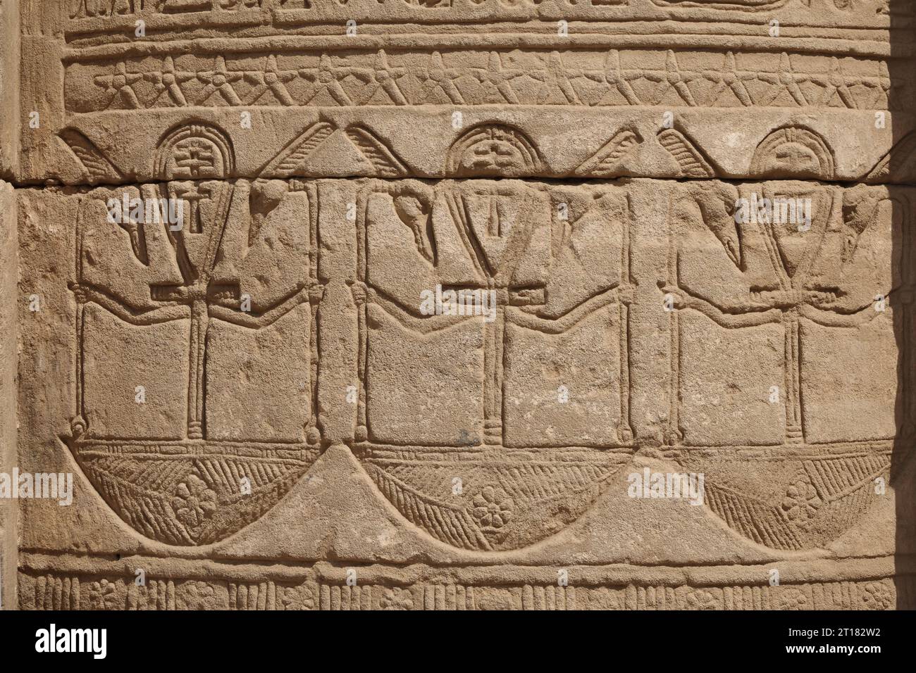 Primo piano dei lavori di soccorso sui blocchi del Tempio di Dendera, vicino a Qena, Egitto Foto Stock
