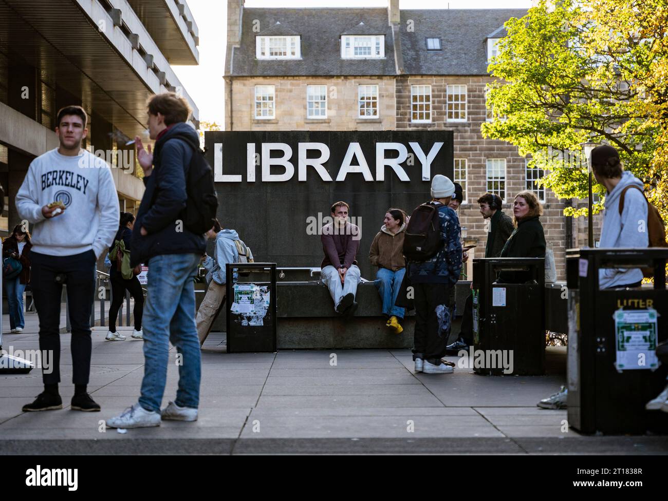 Vista dell'esterno della biblioteca studentesca dell'Università di Edimburgo, Scozia, Regno Unito Foto Stock