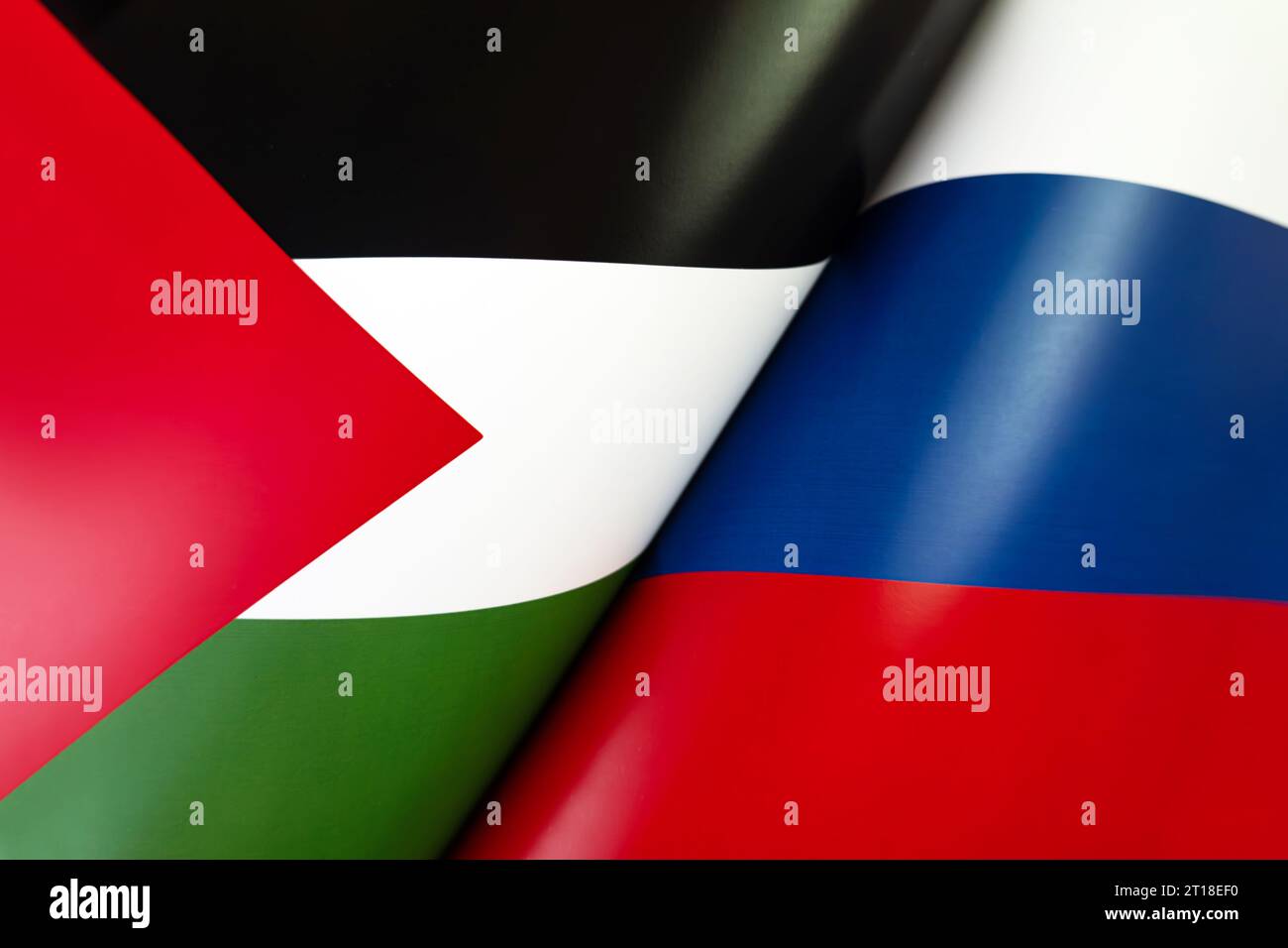 Sfondo delle bandiere della federazione russa, palestina. Il concetto di interazione o controazione tra i due paesi. rel. Internazionale Foto Stock