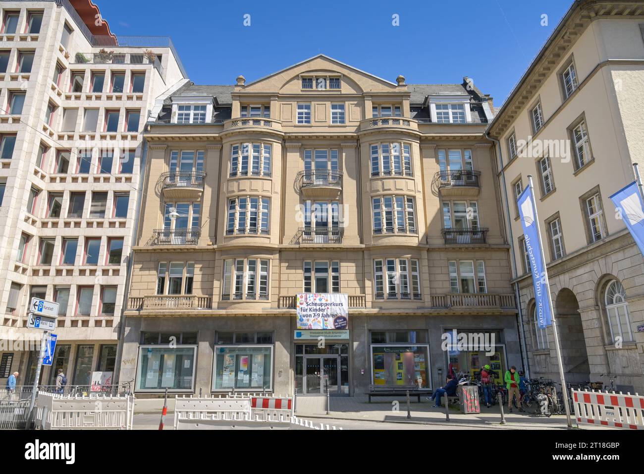 Wiesbadener Musikakademie und Wiesbadener Musik- & Kunstschule, Schillerplatz, Wiesbaden, Hessen, Deutschland Foto Stock