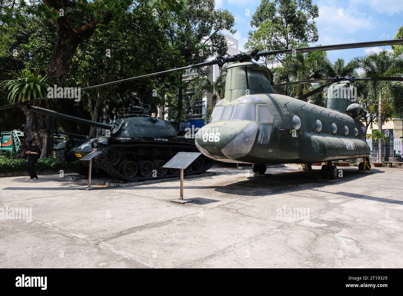 Ho chi Minh, Vietnam. Museo dei resti di guerra. Equipaggiamento militare americano. Foto Stock