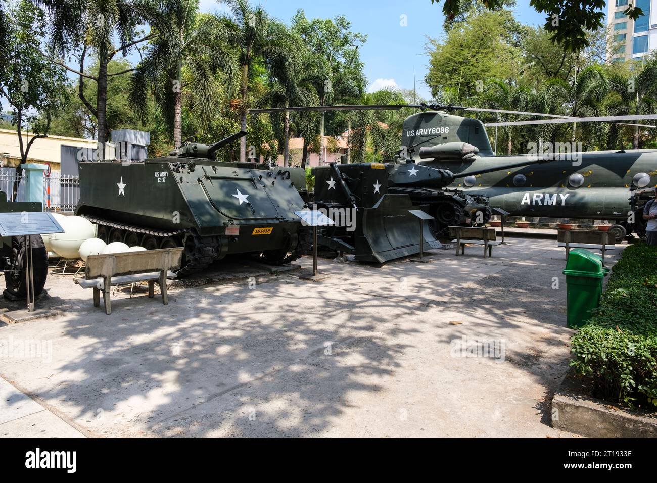 Ho chi Minh, Vietnam. Museo dei resti di guerra. Equipaggiamento militare americano. Foto Stock