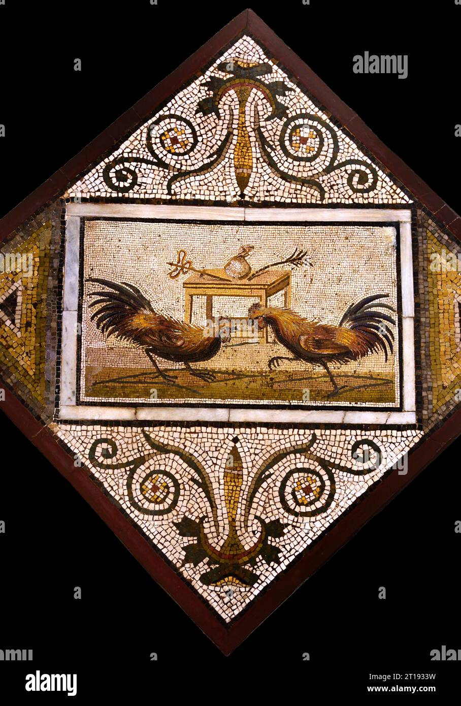 La civiltà romana, il mosaico raffigurante la lotta tra galloni, il mosaico della città romana di Pompei si trova vicino a Napoli, nella regione Campania d'Italia. Pompei fu sepolta sotto 4-6 m di cenere vulcanica e pomice nell'eruzione del Vesuvio nel 79 d.C. Italia, Museo, Napoli, Foto Stock