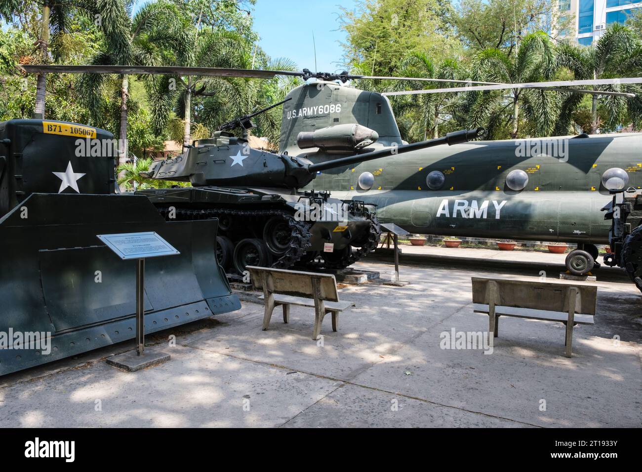 Ho chi Minh, Vietnam. Museo dei resti di guerra. Equipaggiamento militare americano. Foto Stock