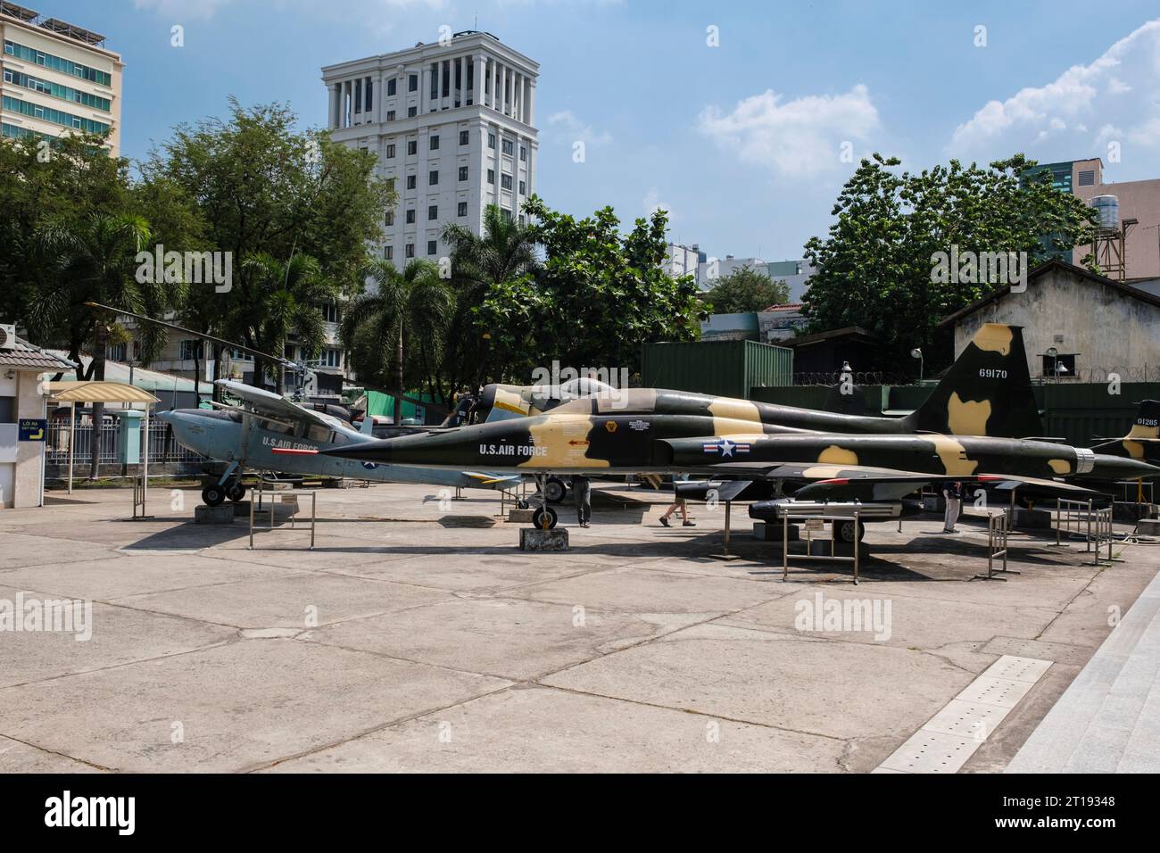 Ho chi Minh, Vietnam. Museo dei resti di guerra. Equipaggiamento militare americano. Foto Stock