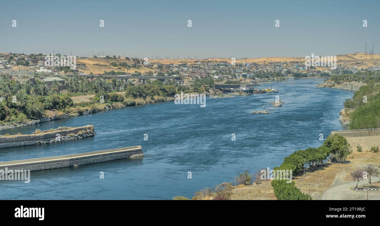 Nil nördlich des alten Staudamm von 1902, Assuan, Ägypten Foto Stock