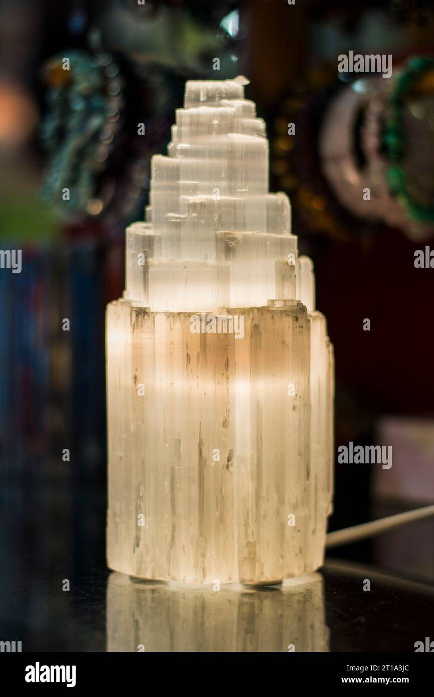 Selenite grezza immagini e fotografie stock ad alta risoluzione - Alamy