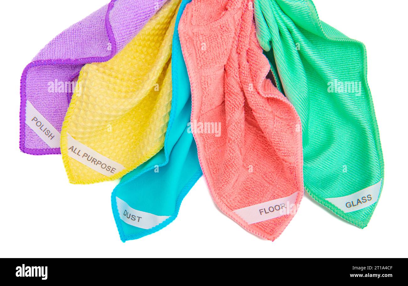 Set di panni in microfibra multicolore per la pulizia. Servizi di pulizia. Pulizia dei locali. Governante. Un set di tovaglioli in microfibra lucida per ho Foto Stock