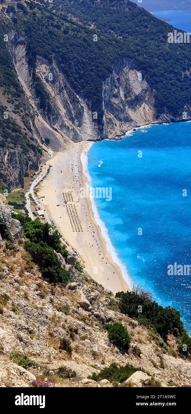 Una delle spiagge più belle e panoramiche dell'isola di Cefalonia (Cefalonia), la spiaggia di Myrtos. Grecia, isole ioniche Foto Stock