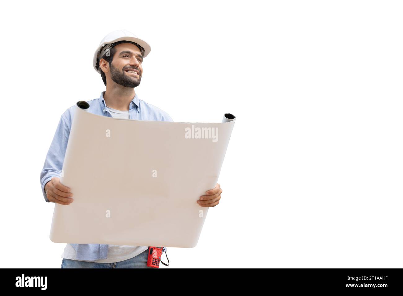 Ispanico indiano felice operaio edile ingegnere costruttore forman architetto progettista con carta pianta isolata su sfondo bianco Foto Stock