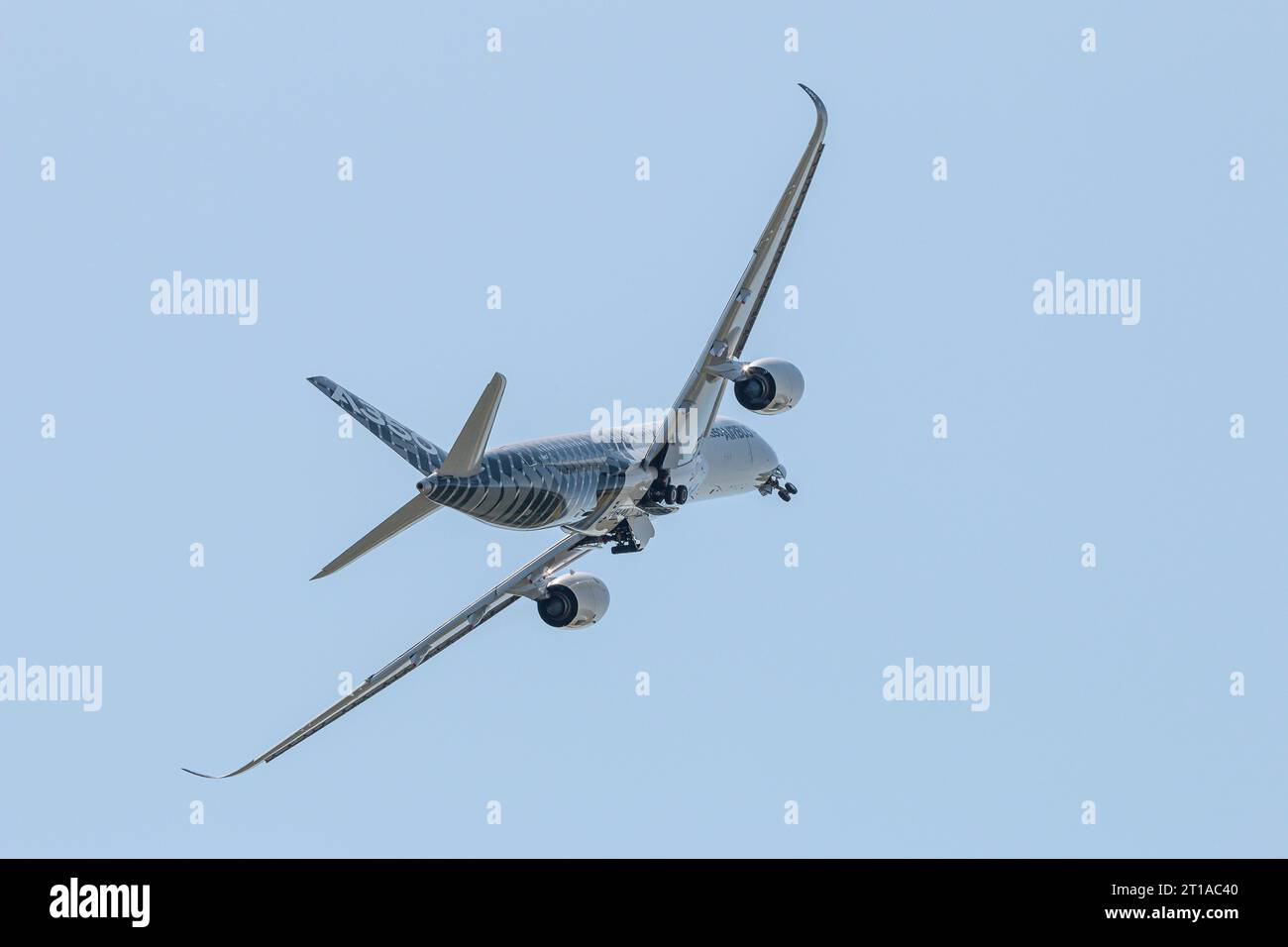 Nuovo aereo passeggeri Airbus A350 XWB che si esibisce al Berlin ILA Air Show di Berlino Foto Stock