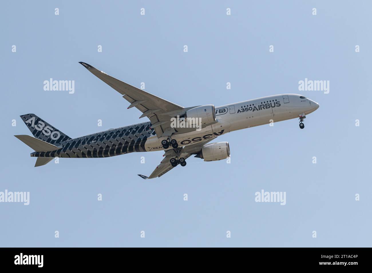 Nuovo aereo passeggeri Airbus A350 XWB che si esibisce al Berlin ILA Air Show di Berlino Foto Stock