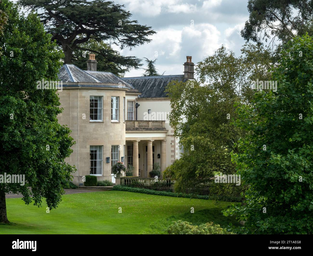 Esterno della Ozleworth Park House vicino a Wotton Under Edge, Gloucestershire, Inghilterra, Regno Unito Foto Stock