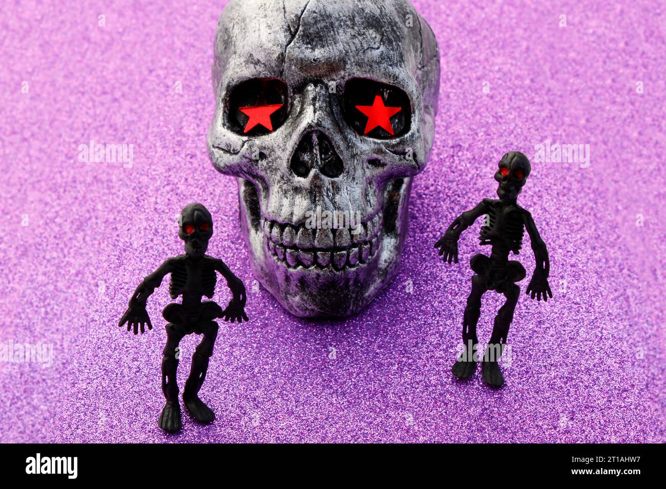 Decorazione di Halloween con teschio e scheletri Foto Stock