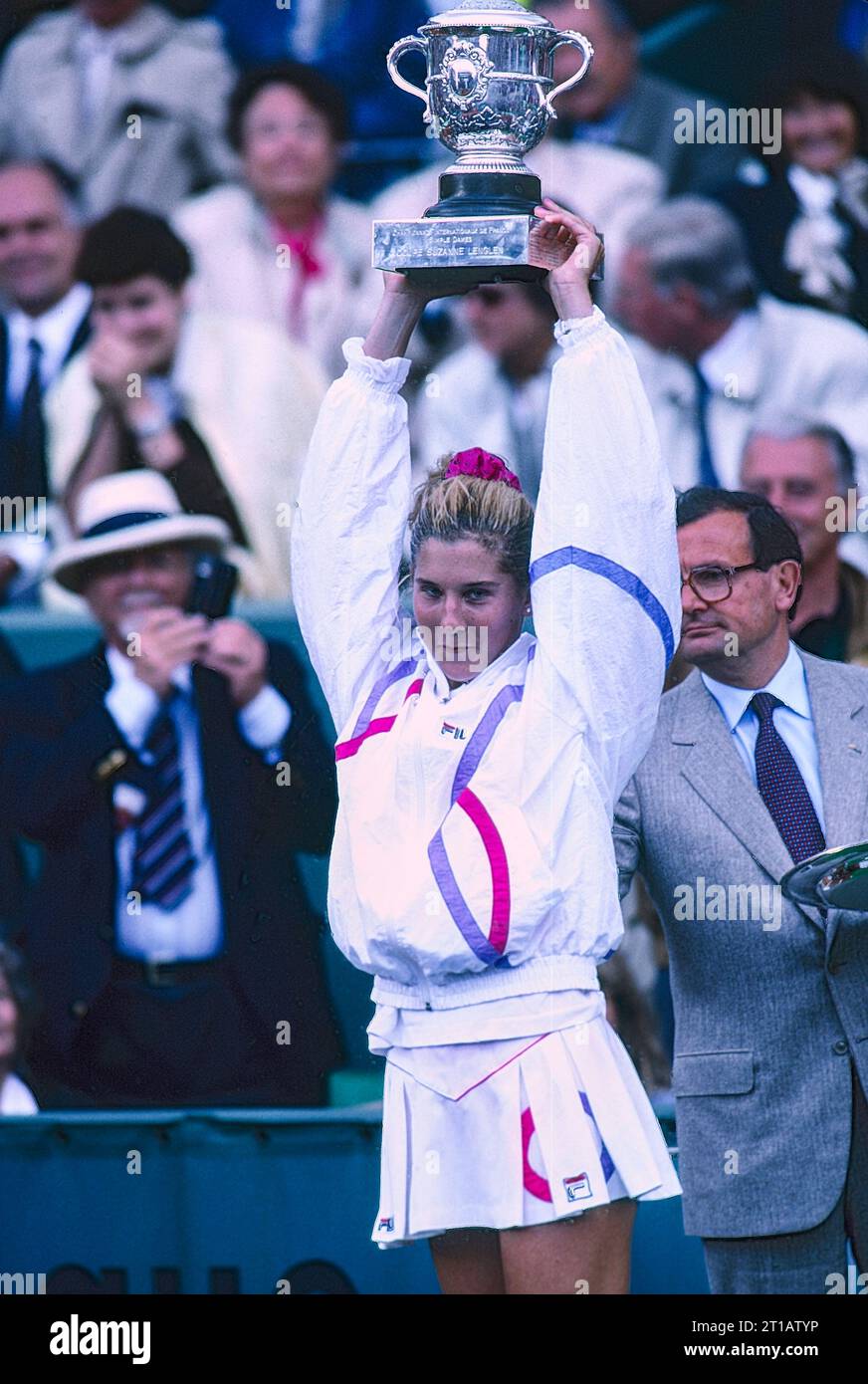 Monica Seles (YUG) vince il singolare femminile agli Open di Francia 1990. Foto Stock