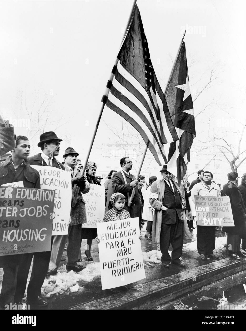 Gruppo di portoricani che manifestano per i diritti civili presso il Municipio di New York, New York, USA, al Ravenna, New York World-Telegram e The Sun Newspaper Photography Collection, 1967 Foto Stock