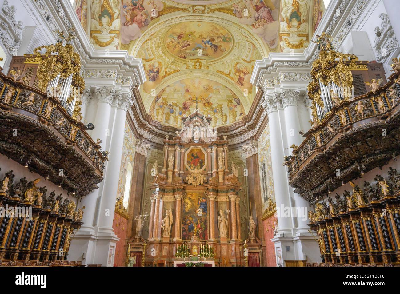 Veduta dell'altare nella chiesa barocca del Monastero regolare dei Canonici Agostiniani di San Florian, St. Florian, alta Austria, Austria Foto Stock