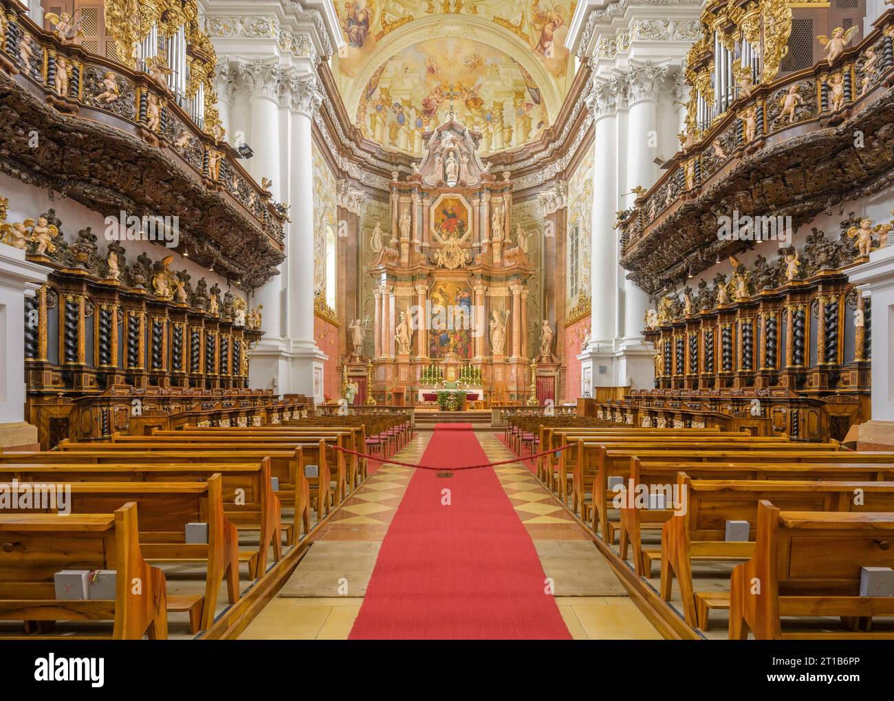 Veduta dell'altare nella chiesa barocca del Monastero regolare dei Canonici Agostiniani di San Florian, St. Florian, alta Austria, Austria Foto Stock