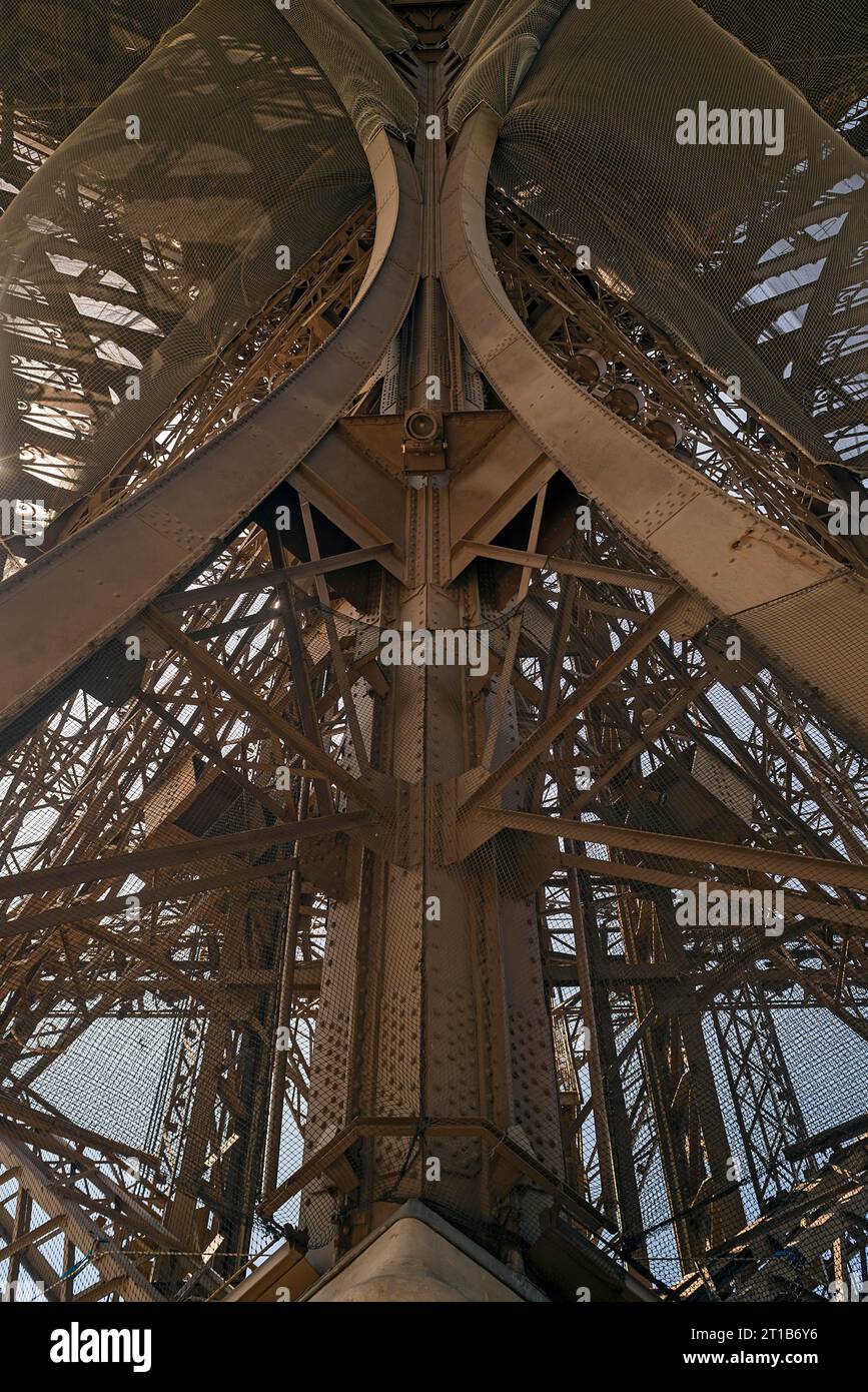 Pilastro della Torre Eifel, vista dettagliata, Parigi, Francia Foto Stock